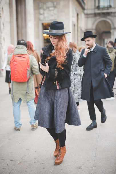 Le persone durante la settimana della moda di Milano
 - Foto, immagini