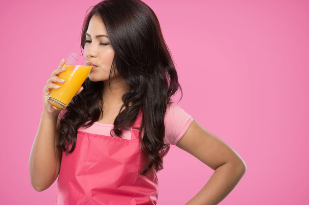 pretty young wife drinking orange juice - Zdjęcie, obraz