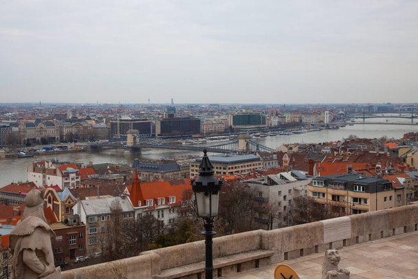 BUDAPEST, MAĎARSKO, FEBRUARY 23, 2023: Centrum města, výhled na Dunaj - Fotografie, Obrázek