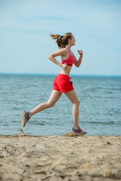 Young woman running - Zdjęcie, obraz