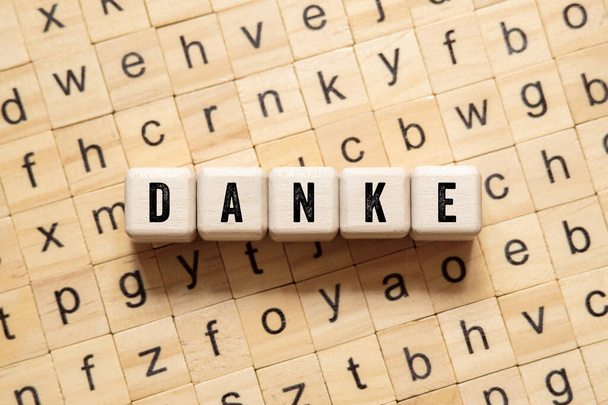 Данке - понятие слова на строительные блоки, текст, буквы - Фото, изображение