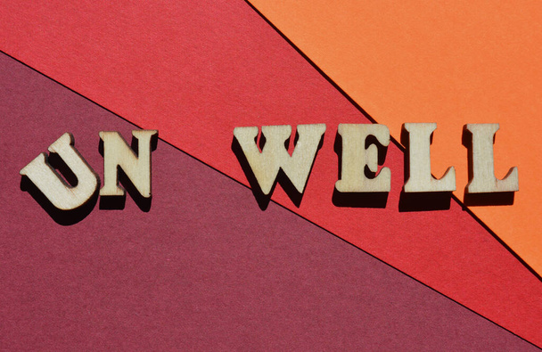 Bem, Unwell, palavras em letras de alfabeto de madeira isoladas no fundo como cabeçalho de banner - Foto, Imagem