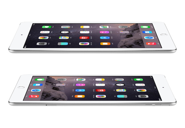 Срібло Apple ipad 2 повітря з ios 8 лежить на поверхні, розроблений - Фото, зображення