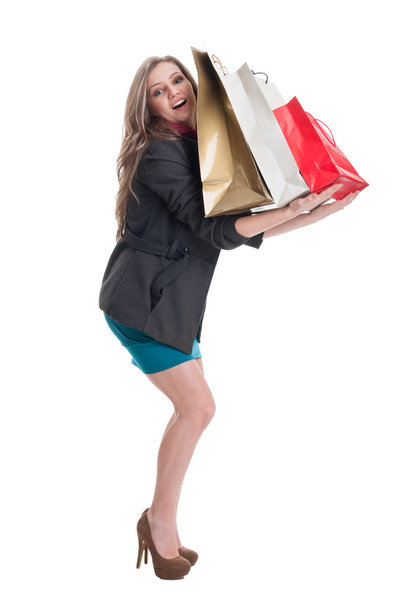 Ευτυχισμένος κορίτσι ψώνια κρατώντας τσάντες την αγκαλιά της - Φωτογραφία, εικόνα