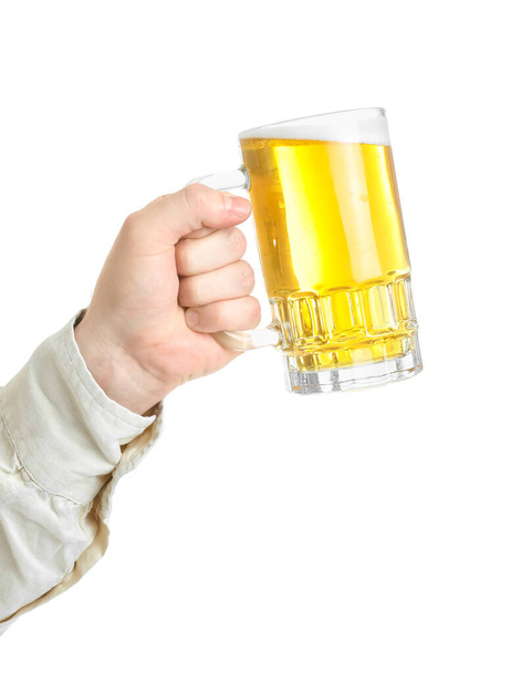 Молодой человек с пивом на белом фоне. Празднование праздника Октоберфест - Фото, изображение