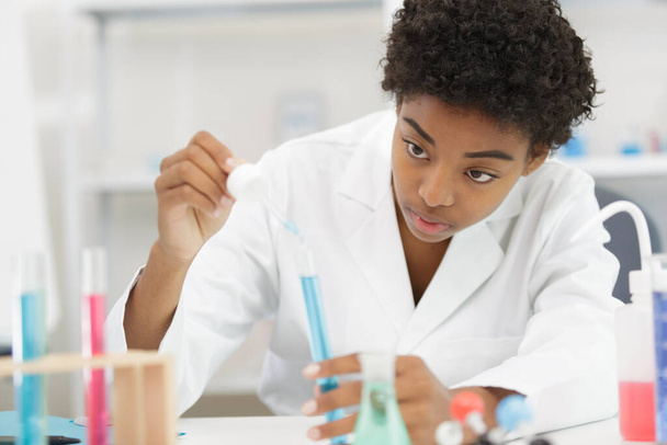 young chemistry student working in laboratory - Φωτογραφία, εικόνα