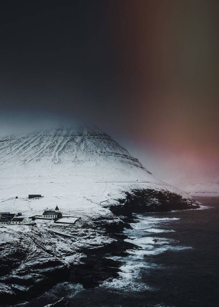 Sneeuwtoppen op de Faeröer - Foto, afbeelding