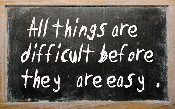 "Todas las cosas son difíciles antes de que sean fáciles "escrito en un bla
 - Foto, Imagen