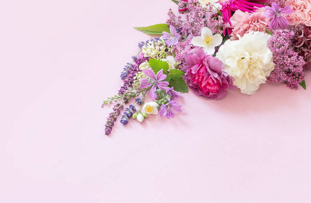 beautiful summer flowers on pink paper background - Фото, зображення