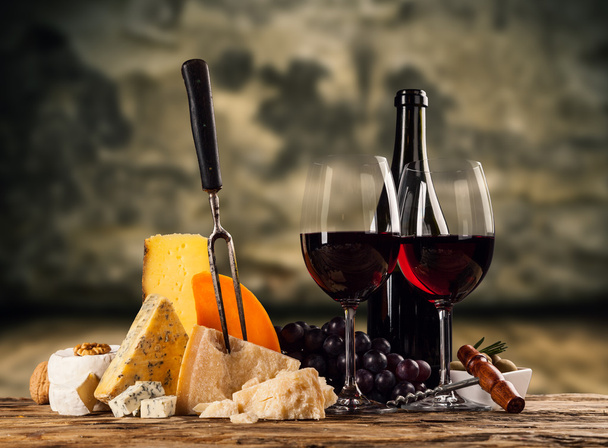 Various kind of cheese with wine - Фото, зображення