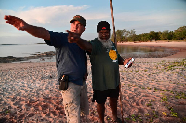 SEISIA, QLD - JUNE 16 2023:Torres Strait Islander showing Australian man the land around the tip of Cape York that have been recognized by a Federal Court judge as land and sea belong to native people. - Photo, Image