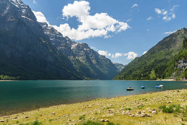 Jezero Kloentalersee, idylické horské jezero v Glarusských Alpách, Kloental, Kanton Glarus, Švýcarsko - Fotografie, Obrázek