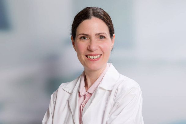 Portrait of a smiling female family doctor in doctor's overall - Foto, immagini