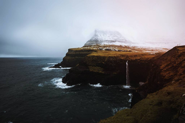 A Mlafossur waterfall in the Faroe Islands - Foto, imagen