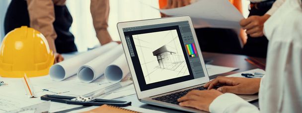 Mérnök és építész együtt dolgozik ötletelés és tervezés tervrajz segítségével laptop dolgozik építészeti szoftver pontos digitális belső vagy szerkezeti tervezés. Belátás - Fotó, kép