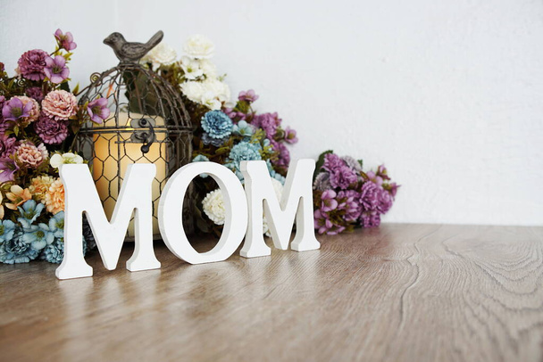 Happy Mothers day with MOM word with flower bouquet decoration - Foto, Imagem