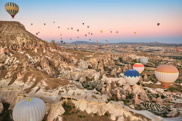 Balloons in rose valley, Cappadocia. Spectacular flight in Goreme. Turkey - Foto, imagen