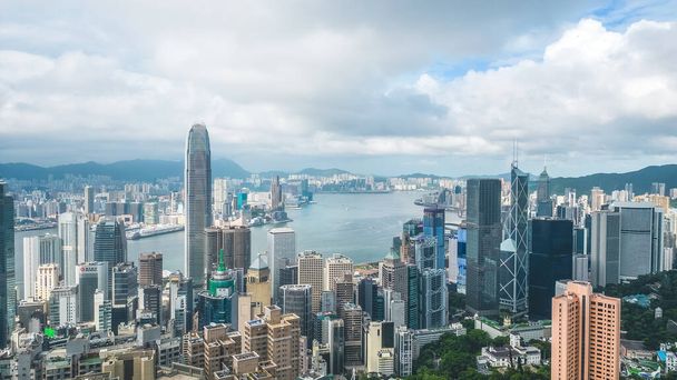 район расположен в центральной части острова Гонконг, 4 июля 2023 - Фото, изображение