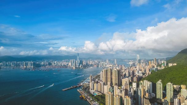Город Кеннеди расположен в западной части острова Гонконг, 4 мая 2022 года - Фото, изображение