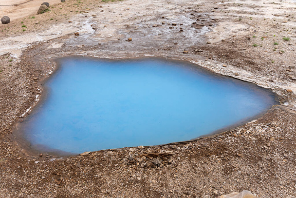La piscina settentrionale di Blesi Hot Spring nella Valle di Haukadalur, Islanda - Foto, immagini