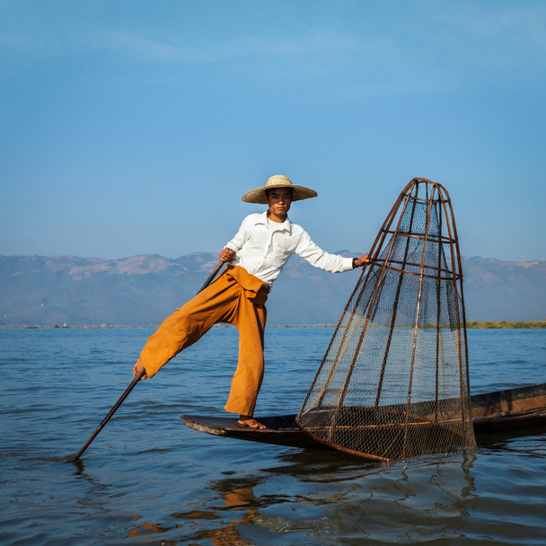 Pescador birmanês no lago Inle, Mianmar
 - Foto, Imagem