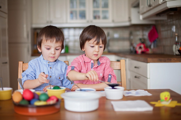 Two boys, coloring eggs for Easter - Φωτογραφία, εικόνα