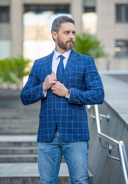 businessman outdoor. businessman on urban background. businessman wearing jacket in the street. photo of businessman with tie. - Foto, afbeelding