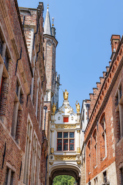 Connecting bridge between Old Civil Registry and Town Hall, Bruges, Belgium Known as the Brugse Vrije (Liberty of Bruges), Renaissance Hall on Burg Square in Brugge - Foto, immagini