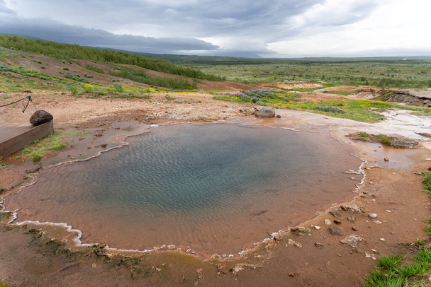 Aguas termales de Konunghsver en Haukadalur Valley, Islandia - Foto, imagen
