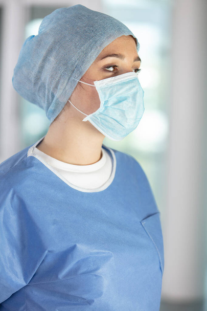 pediatric surgen woman at work in operation room - Фото, зображення