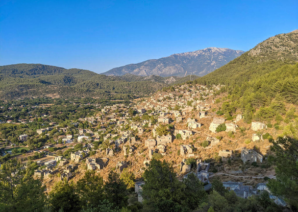 Kajakoj opustil řeckou vesnici Fethiye Turkey, město duchů - Fotografie, Obrázek