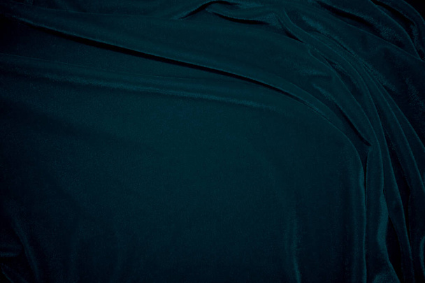 Modrá sametová textura používaná jako pozadí. Páv barva panne tkaniny pozadí z měkkého a hladkého textilního materiálu. drcený samet .luxus námořnictvo tón pro hedvábí. - Fotografie, Obrázek