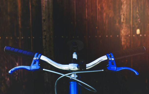 Κοντινό πλάνο του τιμόνι του ποδηλάτου - Φωτογραφία, εικόνα