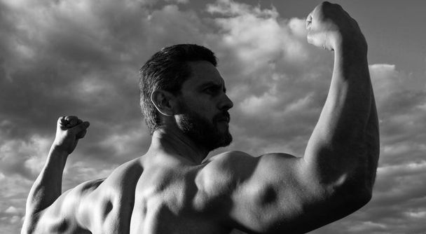 strong shirtless man. bodybuilding man with muscular torso. athletic man with biceps and triceps on sky background. - Fotografie, Obrázek