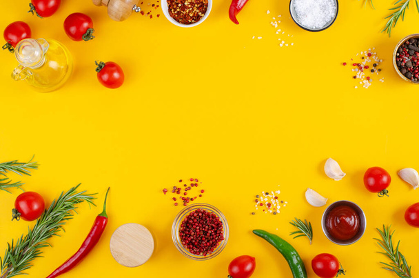 Főzés koncepció fűszerek és zöldségek sárga háttér, vegetáriánus élelmiszer, egészség, háttér receptek, felső nézet - Fotó, kép