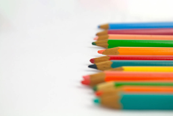 Numerous colored pencils fallen to the right of the image, children's photo for back to school, din background - Foto, Imagen