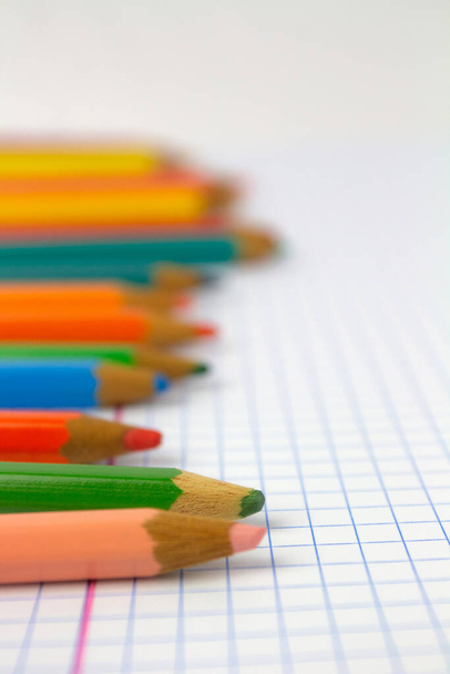 Pencils dropped on a school notebook, children's school supplies for school - Foto, Bild