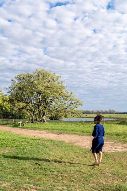 Woman walking outdoors in the field. Nature concept. - Fotoğraf, Görsel