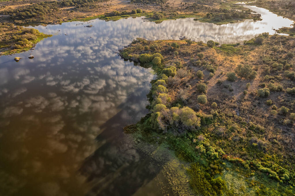 Воздушный пейзаж в резервуаре Молано. Испания. - Фото, изображение
