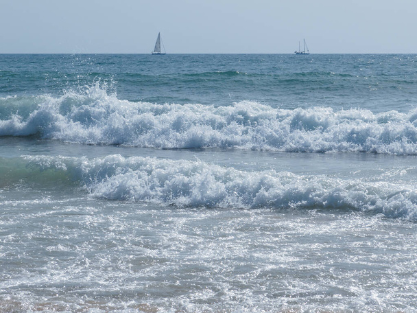 Пляж Ла-Барбелла во время отлива в Санкти-Петри, Чиклана-де-ла-Фронтера, Кадис, Испания - Фото, изображение