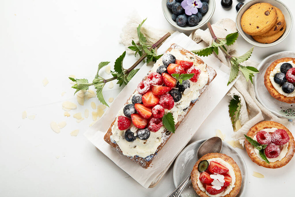 Dessert table. Top view, Summer cake with berries. Healthy dessert concept. top view, copy space - Foto, imagen
