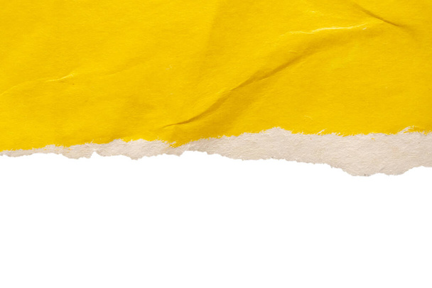 Papel rasgado amarelo bordas rasgadas tiras isoladas no fundo branco - Foto, Imagem