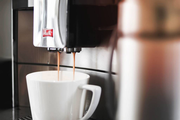 espresso,  pour,  machine,  black coffee,  coffee,  italian,  white cup,   cup,   drink,  food - Fotografie, Obrázek