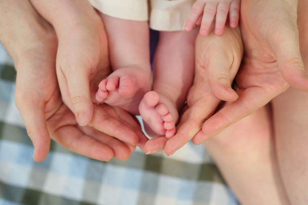 Ноги новонародженої дитини
 - Фото, зображення