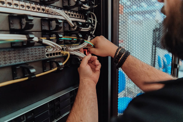 Close up of technician setting up network in server room .  - Foto, Imagen