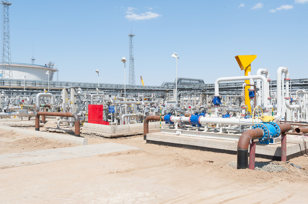 Construction d'une station de pompage pétrolier
 - Photo, image