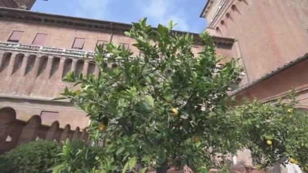 Kasteel Estense, ook wel het Kasteel van San Michele genoemd - Video
