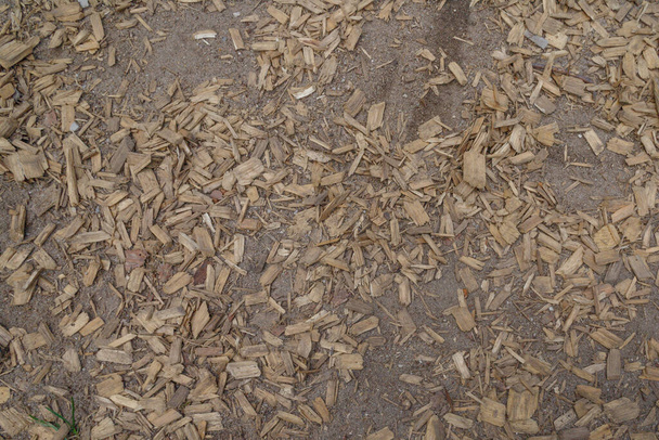 textuur van houtsnippers op de bosgrond. - Foto, afbeelding