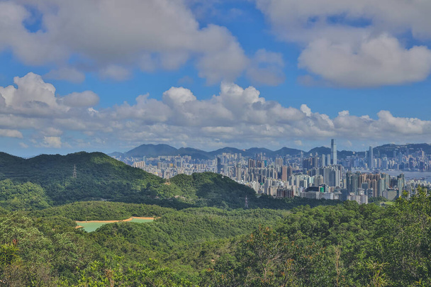 Harmonijna mieszanka miejskich elementów naturalnych, Kowloon Reservoir 8 lipca 2023 - Zdjęcie, obraz