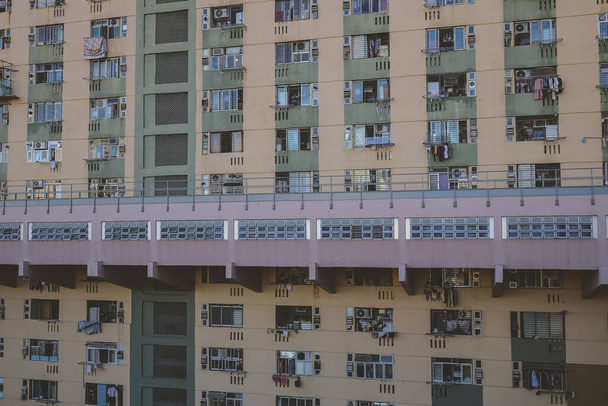 Kwai Shing West Estate on vakiintunut asuinpaikka heinäkuu 8 2023 - Valokuva, kuva